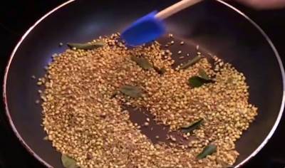  CRVENI PRAH REGULIŠE ŠEĆER, SNIŽAVA TRIGLICERIDE I POMAŽE DA SMRŠATE: Začin od 3 sastojka je čudo za zdravlje 