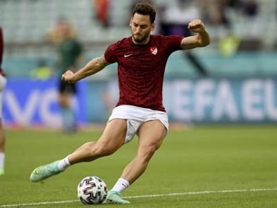  Hakan Čalhanoglu u interu 