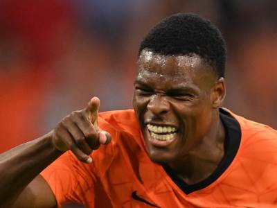  Denzel Dumfris fudbaler 