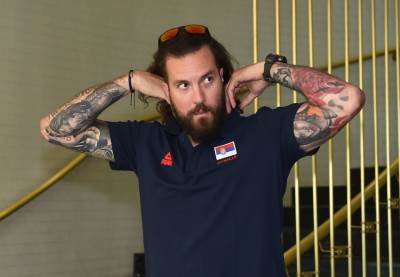  policajac napao raduljicu  