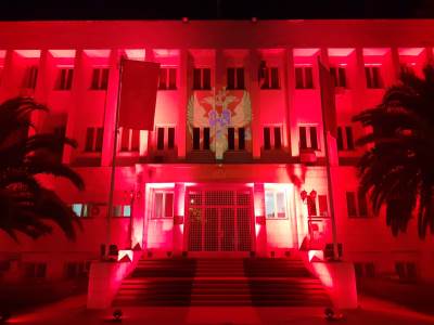  zgrada predsjednistva u bojama crnogorske zastave 13, jul 
