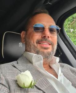  KO JE INFLUENSERKA MARA, KOJU JE SMUVAO SRPSKI BIZNISMEN! Otac joj bio RUDAR, ovako je izgledala prije operacija 