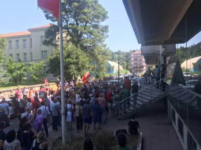  protest ispred ministarstva prosvjete, kulture, nauke i sporta vesna bratić 