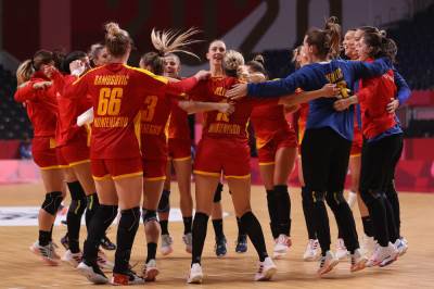  docek zlatnih lavica  