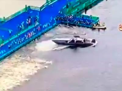  brod umalo pogazio ljude triatlon olimpijada 