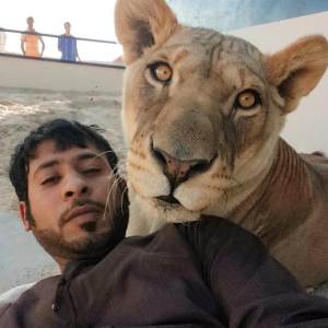  Humaid AlBukaiš arapin koji se druzi sa egzoticnim zivotinjama 