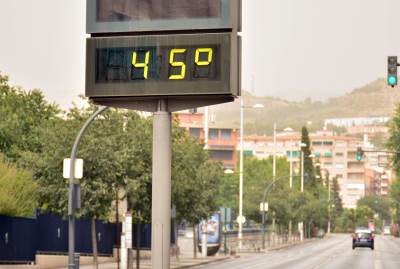  zena se sunca na ulici 