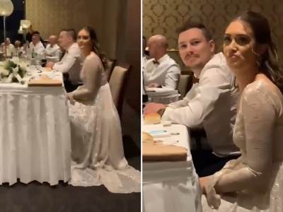  mladozenja gleda fudbal tokom ceremonije vjencanja 