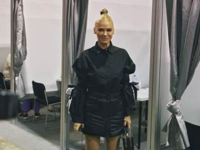  natasa bekvalac u minicu na revakcinnaciju 