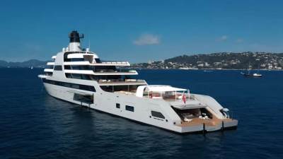  Abramovičeva super jahta Solaris uplovila u Tivat 