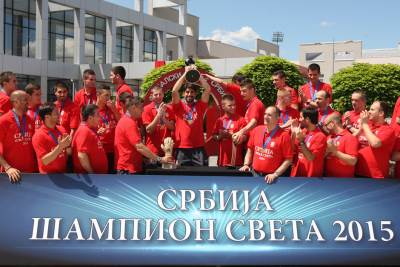  Dodik odlikovao "orliće" iz Srpske 