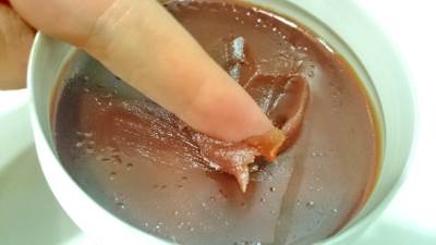  Kakav je to pekmez žene mažu po telu? 