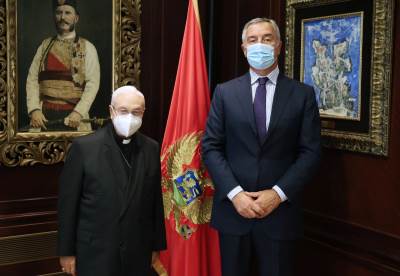  djukanovic sa pecutom 