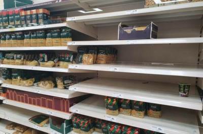  velika britanija prazni rafovi 