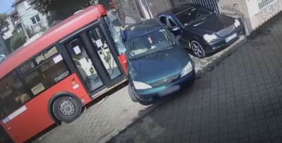  autobus uletio u igraliste u zemunu 