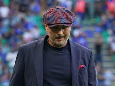  sinisa mihajlovic bodrio svoje igrace iz bolnice protiv milana 