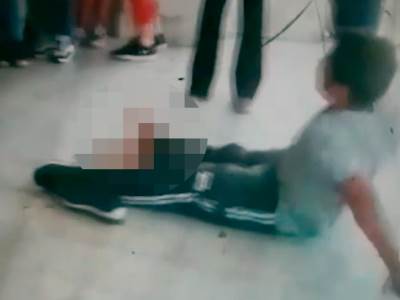  učenik ubo vršnjaka britvom u stopalo u školi 