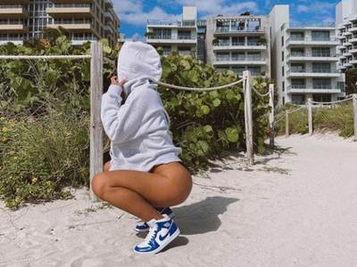  teodora dzehverovic u dukserici i gacama 