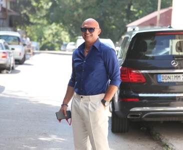  Aleksandar-Milic-Mili-se-slucajno-upucao-u-ruku 