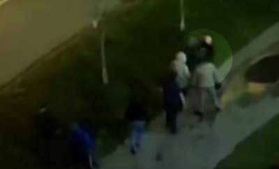  Četvorogodišnjem dečaku su udarili šamar, dok su oca tukli pesnicama i nogama 