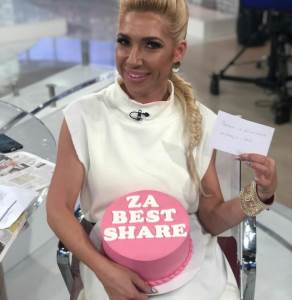  jovana jeremic dobila tortu od legije  