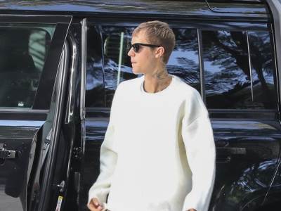  dzastin biber u pantalonama kanije vesta 