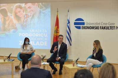  ivan vukovic sa studentima na ekonomskom fakultetu 