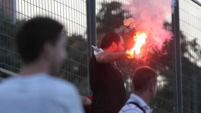  Delije na treningu fudbalera Crvene zvezde! 