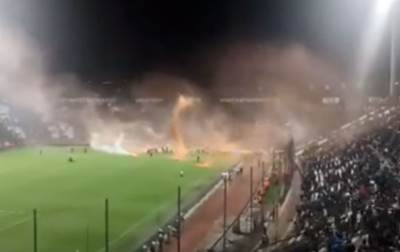  PAOK - Aris navijaci uletjeli na teren 