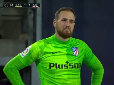  Jan-Oblak-primio-gol-smejao-se-samom-sebi 