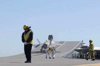  F-35B stelt pad sa nosaca aviona 