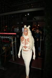  jelena karleusa u bijelu rolki helanke duboke cizme 