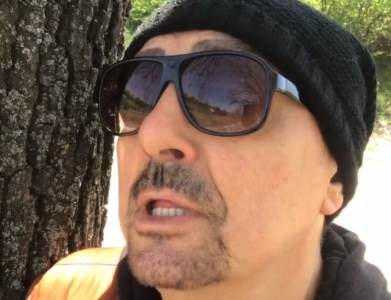  Dragan Kojić Keba snesko belic u dvoristu 