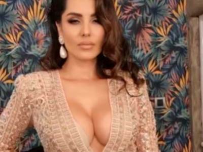  tanja savic u dekoltiranoj haljini 