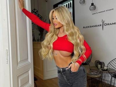  ana korac ljubav s novim momkom obasipa je poklonima 