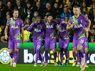  Fudbaleri Totenhema Son slavi sa Sančezom 