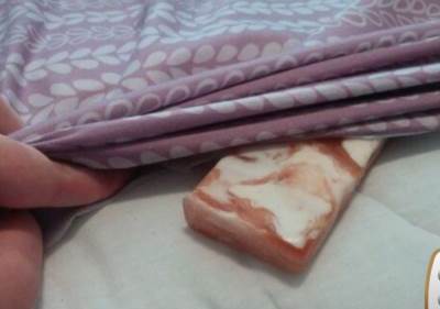  Sapun između čaršafa u krevetu 