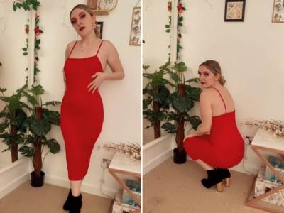  djevojka ima asimetricne grudi 