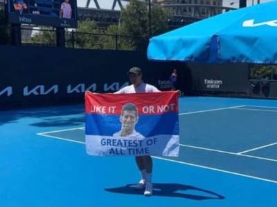  dusan lajovic nosi zastavu srbije 