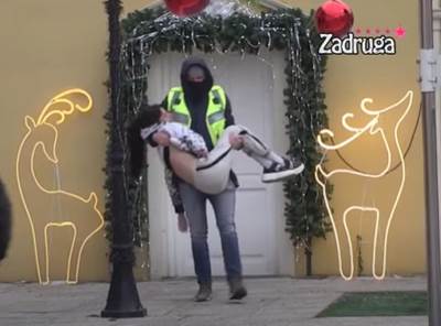  tara simov odglumila padanje u nesvjest 