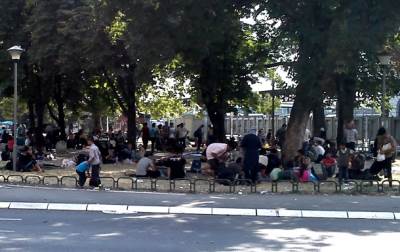  Beograd: Najezda migranata na park u Karađorđevoj 