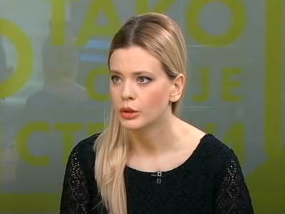  milica jokanovic na birou 