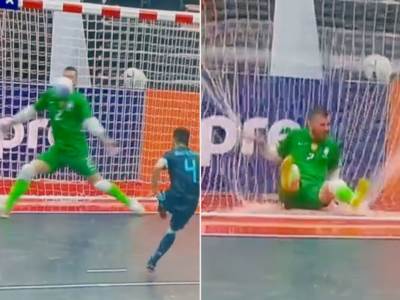  BUM! GOLMAN ODBRANIO PENAL, ALI OVO JE BAŠ BOLELO: Glavom sačuvao mrežu, a onda se ceo gol srušio! (VIDEO) 