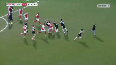  navijac uletio na teren 