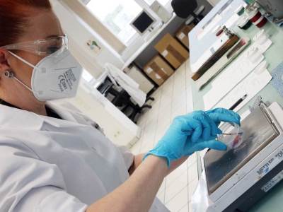  Prvi smrtni slučaj uzrokovan opasnim oblikom ptičjeg gripa 