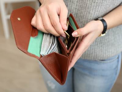  doalr pada zbog rata u ukrajini 