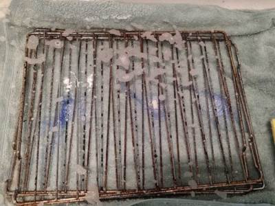  Čišćenje rešetke iz rerne bez ribanja 