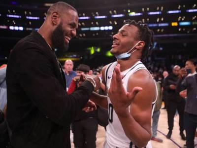  Lebron Džejms i Broni 