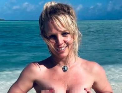  Britni Spirs skroz gola na plaži  