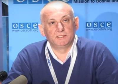  Denis Latin boluje od Kronove bolesti 